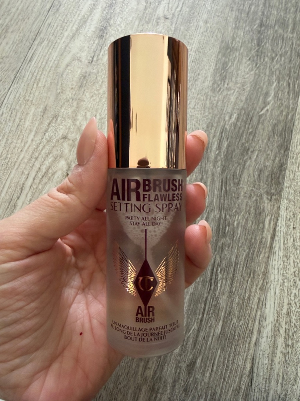 Charlotte Tilbury Airbrush Setting Spray Box in Deep Brown & Metallic Gold - Picture 4 of 5
